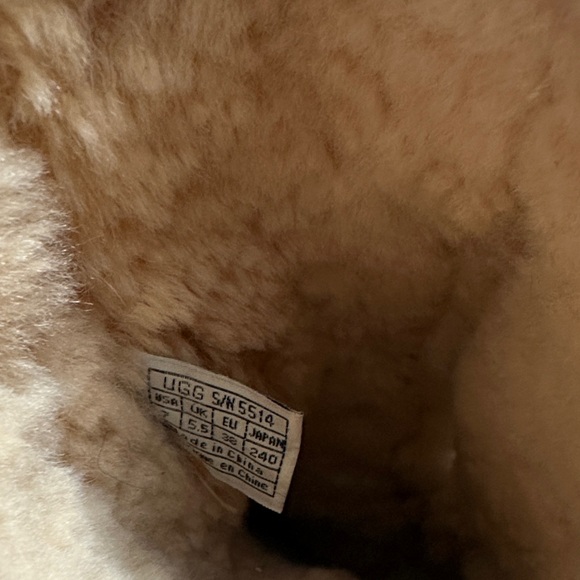 UGG Wahine Floral Embroidered Boots - Picture 16 of 16